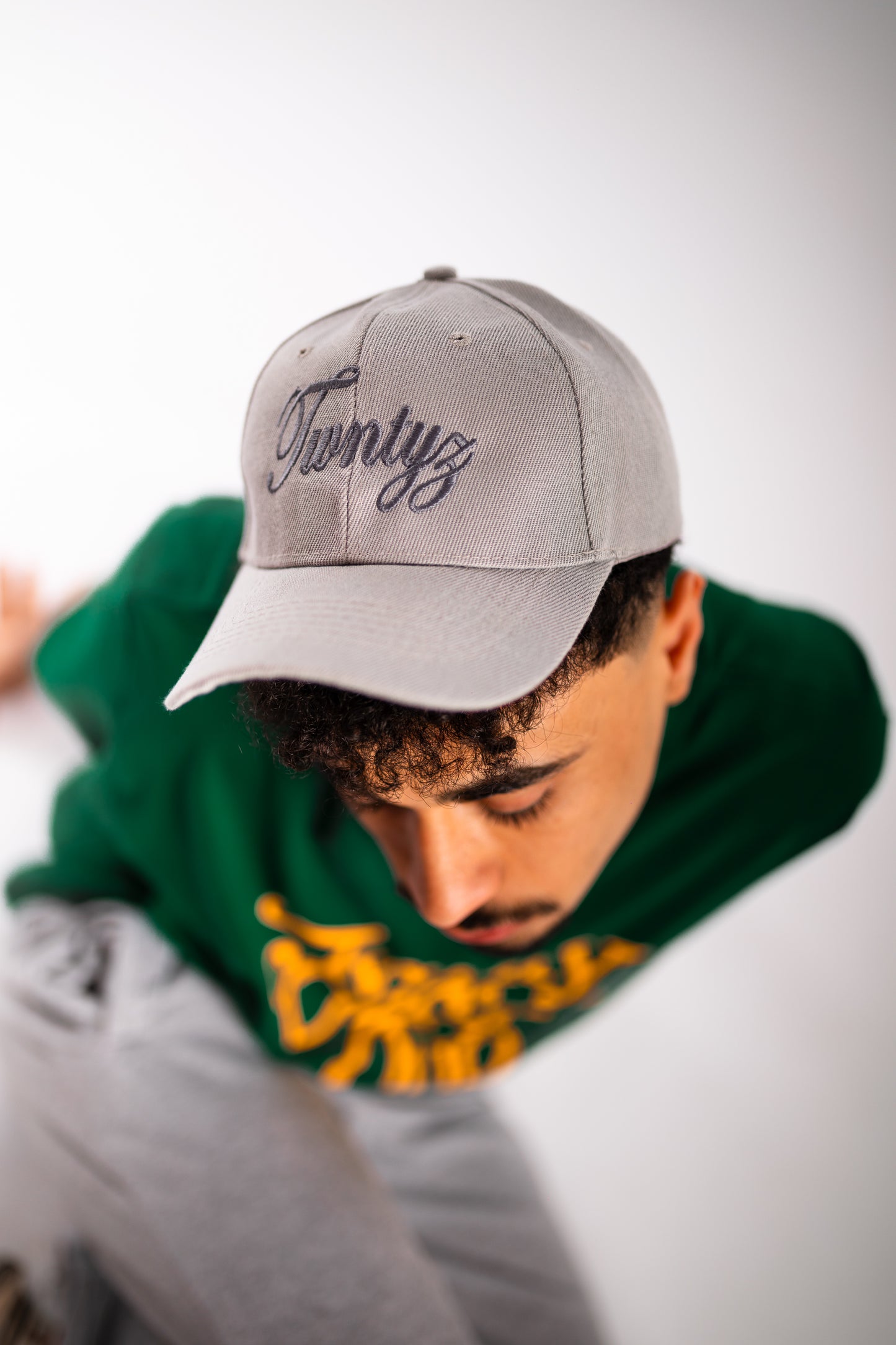 GREY CAP